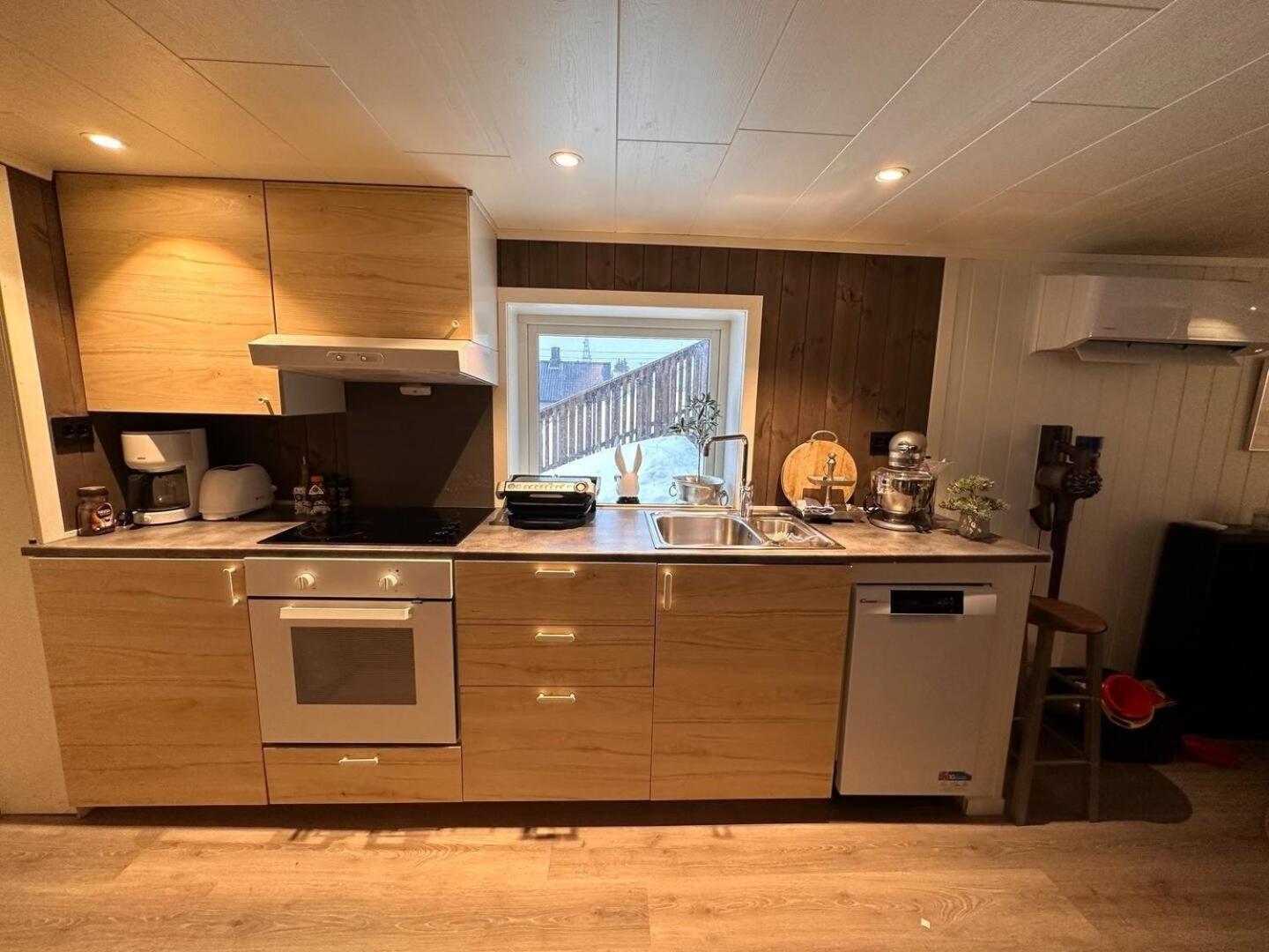 Kb Basement Apartment Sørvågen Eksteriør billede